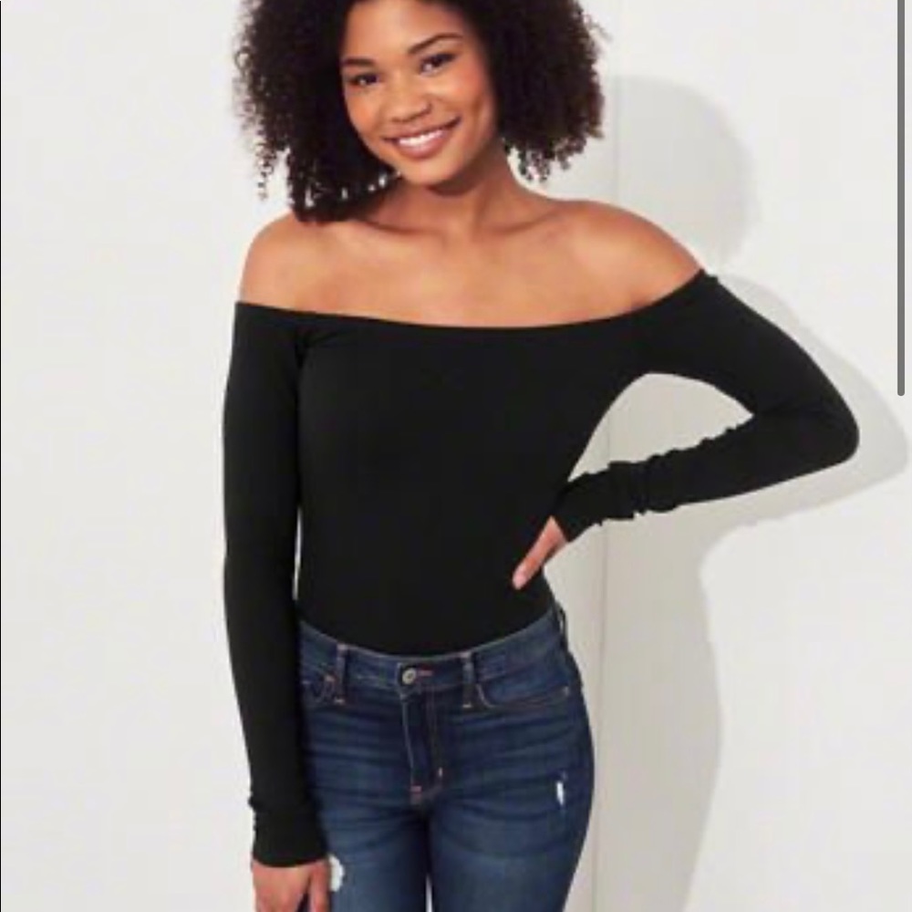 Hollister Off the shoulder